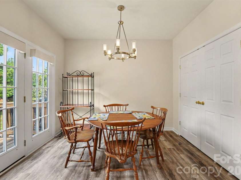 9866 Treeside Lane, Matthews, NC 28105.  MLS# CAR4400724, YatesRealty ID 36226. 