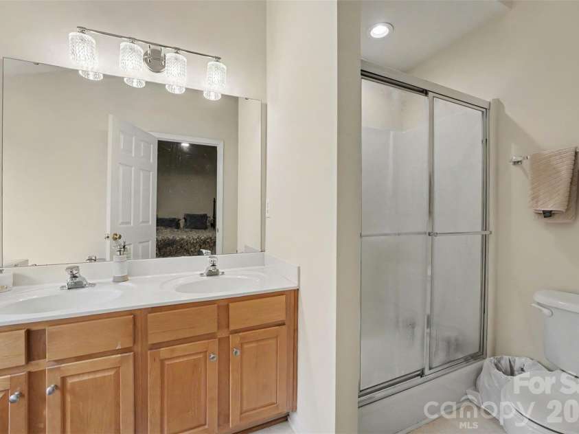9866 Treeside Lane, Matthews, NC 28105.  MLS# CAR4400724, YatesRealty ID 36226. 