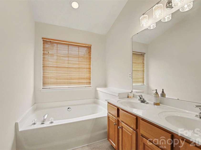 9866 Treeside Lane, Matthews, NC 28105.  MLS# CAR4400724, YatesRealty ID 36226. 