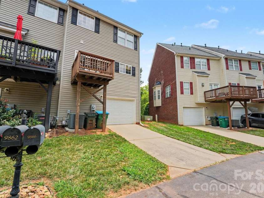 9866 Treeside Lane, Matthews, NC 28105.  MLS# CAR4400724, YatesRealty ID 36226. 