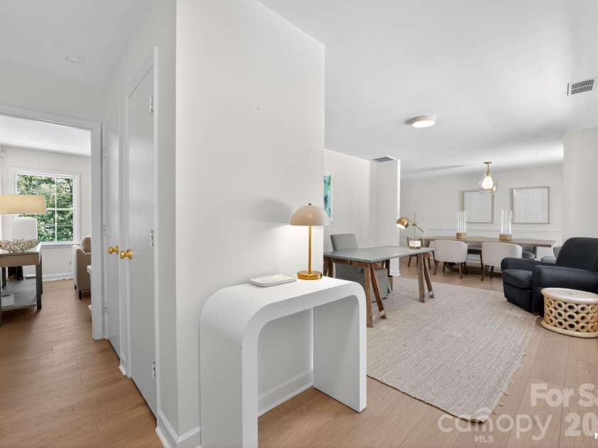 7107 Valley Haven Drive, Charlotte, NC 28211.  MLS# CAR4401246, YatesRealty ID 36231. 