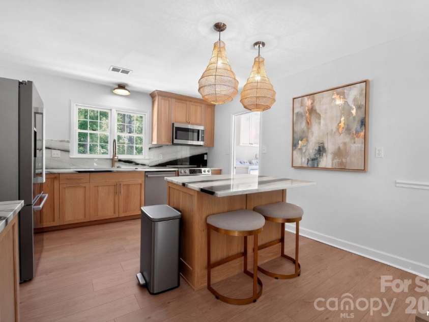 7107 Valley Haven Drive, Charlotte, NC 28211.  MLS# CAR4401246, YatesRealty ID 36231. 
