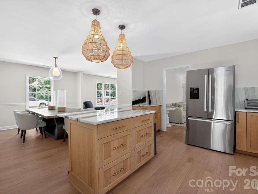 7107 Valley Haven Drive, Charlotte, NC 28211.  MLS# CAR4401246, YatesRealty ID 36231. 