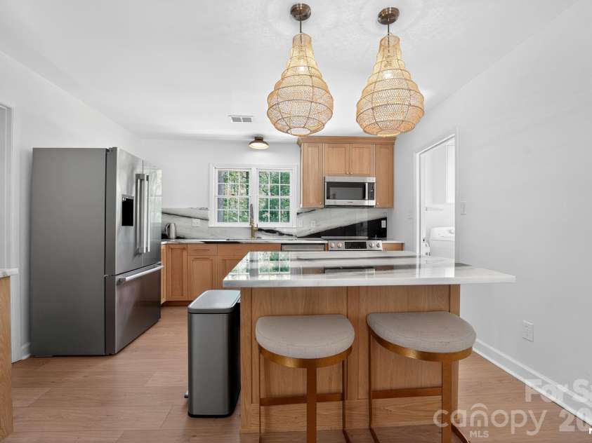7107 Valley Haven Drive, Charlotte, NC 28211.  MLS# CAR4401246, YatesRealty ID 36231. 