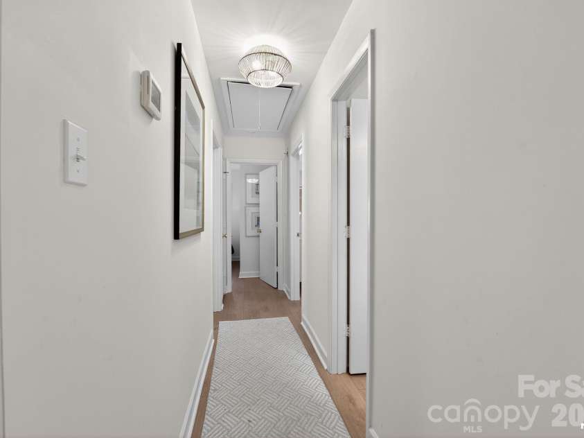 7107 Valley Haven Drive, Charlotte, NC 28211.  MLS# CAR4401246, YatesRealty ID 36231. 