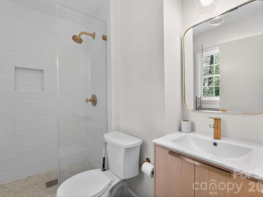 7107 Valley Haven Drive, Charlotte, NC 28211.  MLS# CAR4401246, YatesRealty ID 36231. 