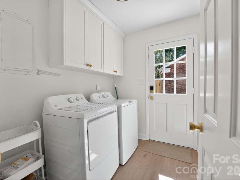 7107 Valley Haven Drive, Charlotte, NC 28211.  MLS# CAR4401246, YatesRealty ID 36231. 