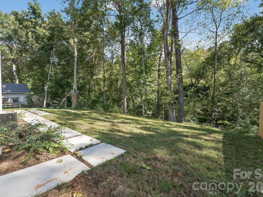 7107 Valley Haven Drive, Charlotte, NC 28211.  MLS# CAR4401246, YatesRealty ID 36231. 