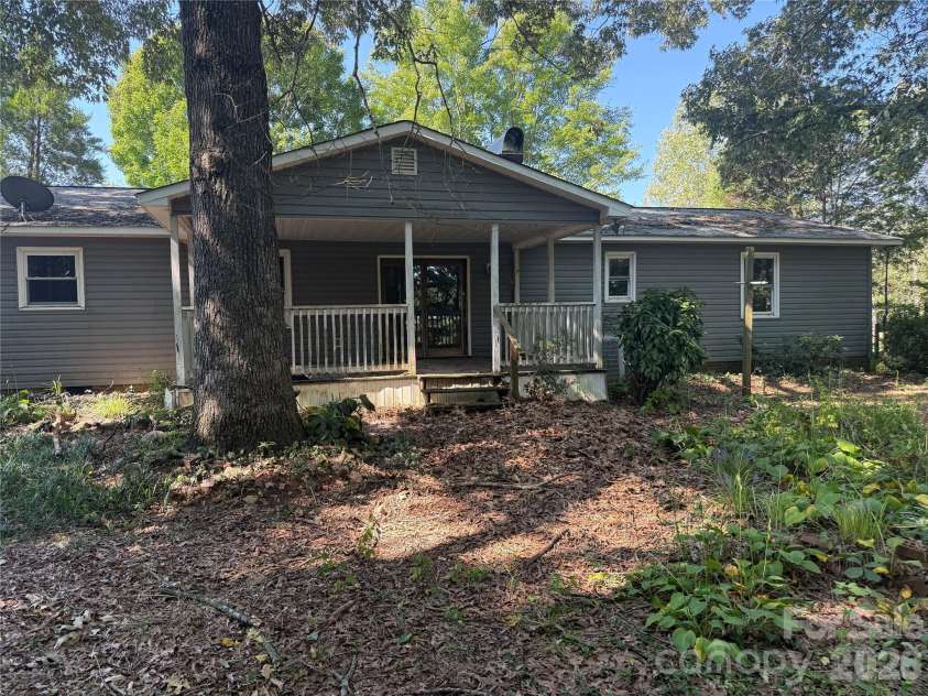 121 Brady Circle Road, Statesville, NC 28625.  MLS# CAR4400356, YatesRealty ID 36233. 