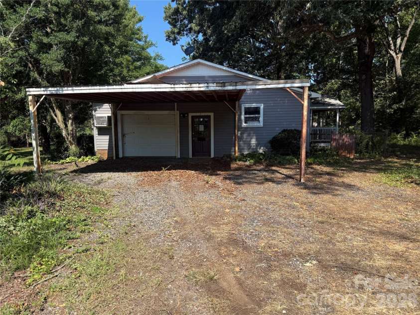 121 Brady Circle Road, Statesville, NC 28625.  MLS# CAR4400356, YatesRealty ID 36233. 