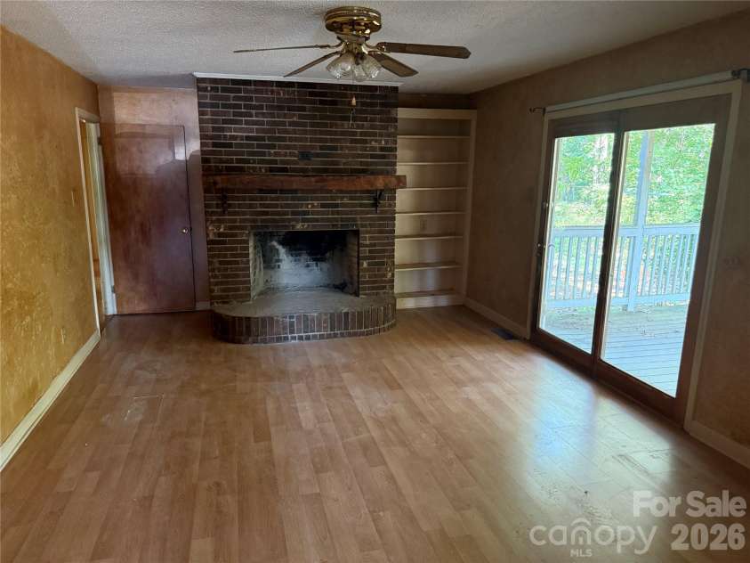 121 Brady Circle Road, Statesville, NC 28625.  MLS# CAR4400356, YatesRealty ID 36233. 