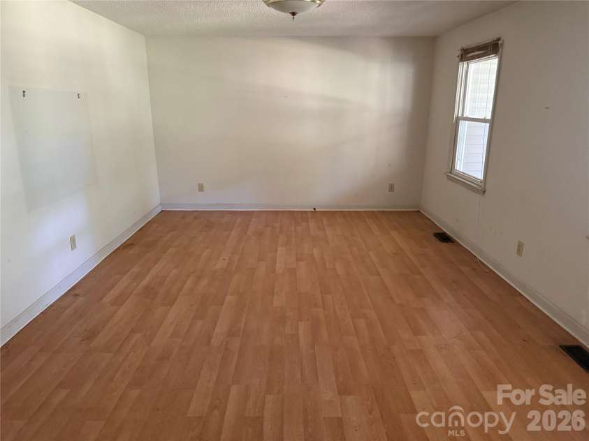 121 Brady Circle Road, Statesville, NC 28625.  MLS# CAR4400356, YatesRealty ID 36233. 