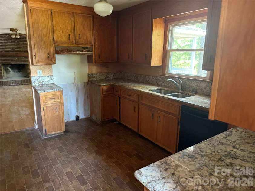 121 Brady Circle Road, Statesville, NC 28625.  MLS# CAR4400356, YatesRealty ID 36233. 