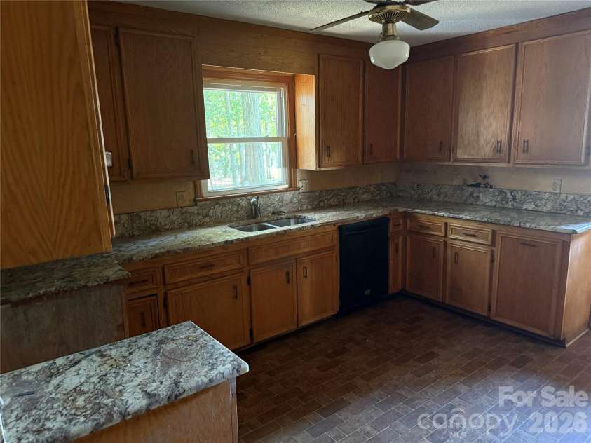 121 Brady Circle Road, Statesville, NC 28625.  MLS# CAR4400356, YatesRealty ID 36233. 