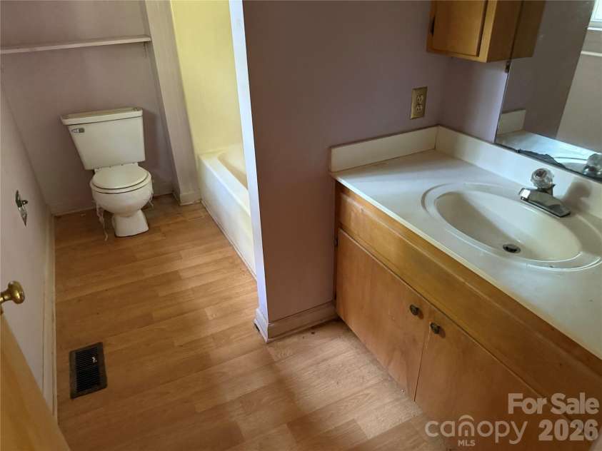 121 Brady Circle Road, Statesville, NC 28625.  MLS# CAR4400356, YatesRealty ID 36233. 
