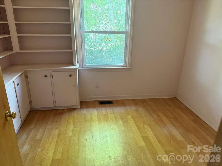 121 Brady Circle Road, Statesville, NC 28625.  MLS# CAR4400356, YatesRealty ID 36233. 