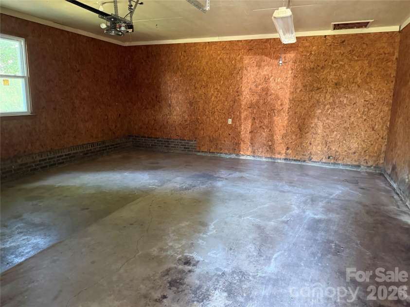 121 Brady Circle Road, Statesville, NC 28625.  MLS# CAR4400356, YatesRealty ID 36233. 
