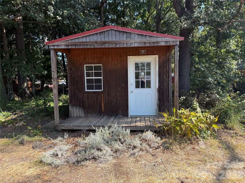 121 Brady Circle Road, Statesville, NC 28625.  MLS# CAR4400356, YatesRealty ID 36233. 