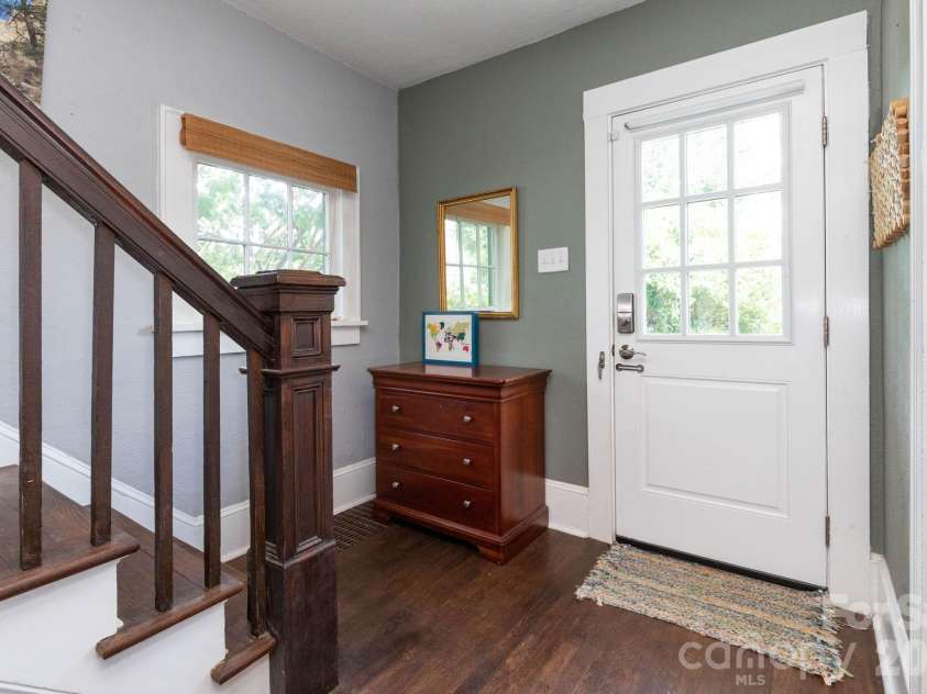 164 Laurel Loop, Asheville, NC 28806.  MLS# CAR4400704, YatesRealty ID 36235. 