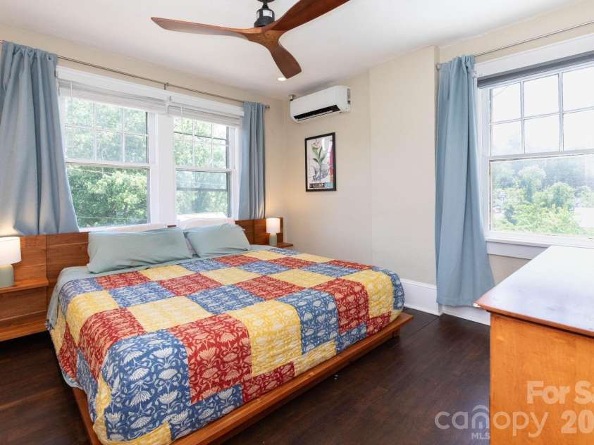 164 Laurel Loop, Asheville, NC 28806.  MLS# CAR4400704, YatesRealty ID 36235. 