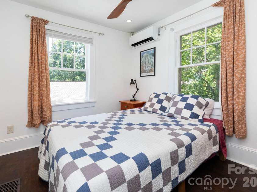 164 Laurel Loop, Asheville, NC 28806.  MLS# CAR4400704, YatesRealty ID 36235. 