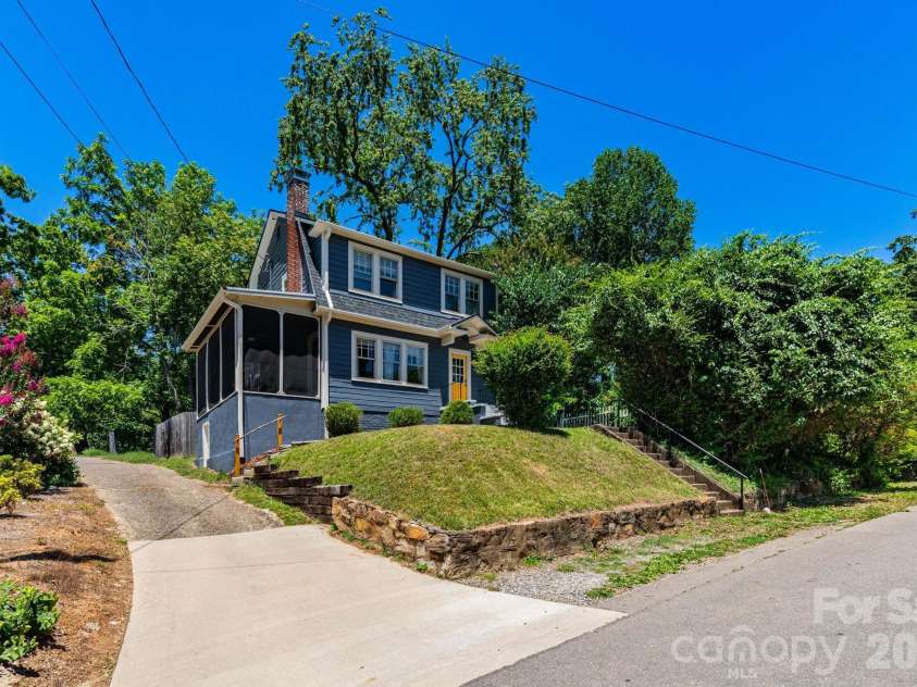 164 Laurel Loop, Asheville, NC 28806.  MLS# CAR4400704, YatesRealty ID 36235. 