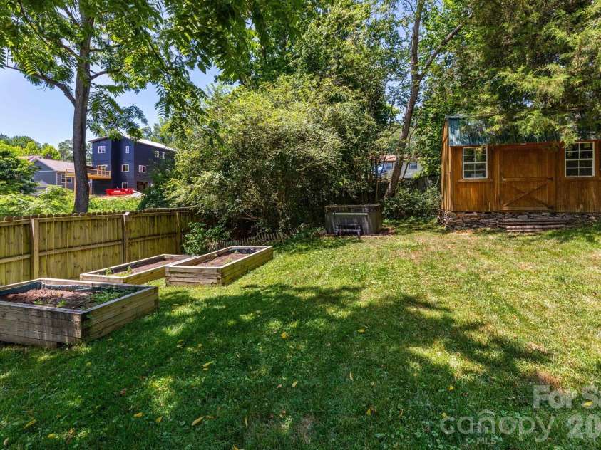 164 Laurel Loop, Asheville, NC 28806.  MLS# CAR4400704, YatesRealty ID 36235. 