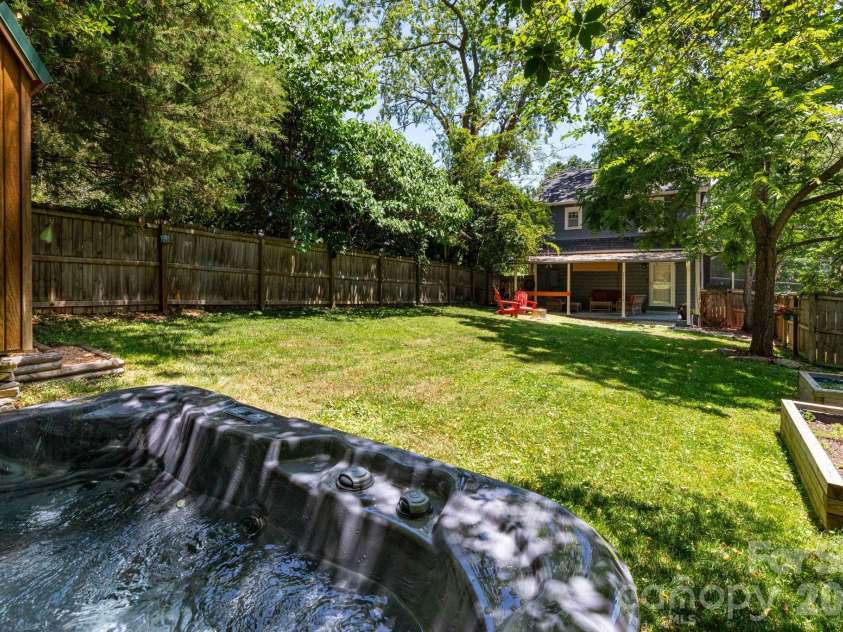 164 Laurel Loop, Asheville, NC 28806.  MLS# CAR4400704, YatesRealty ID 36235. 