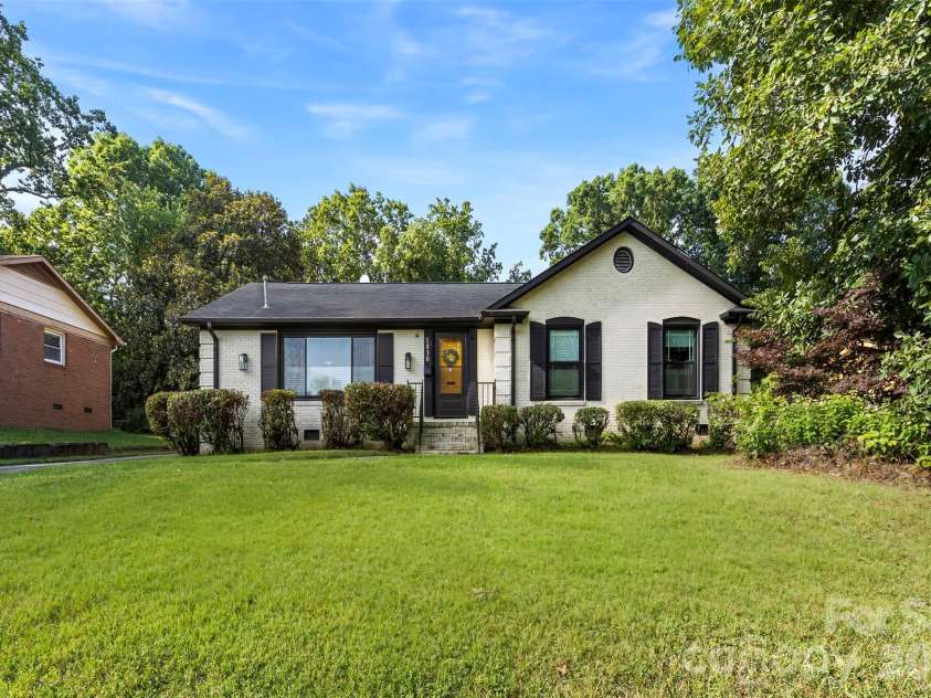 1830 Northbrook Drive, Charlotte, NC 28216.  MLS# CAR4401916, YatesRealty ID 36236. 