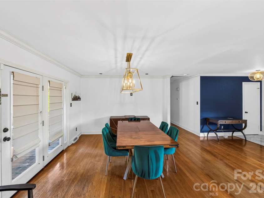 1830 Northbrook Drive, Charlotte, NC 28216.  MLS# CAR4401916, YatesRealty ID 36236. 