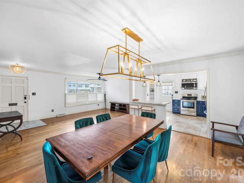 1830 Northbrook Drive, Charlotte, NC 28216.  MLS# CAR4401916, YatesRealty ID 36236. 