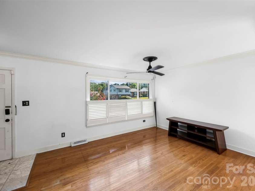 1830 Northbrook Drive, Charlotte, NC 28216.  MLS# CAR4401916, YatesRealty ID 36236. 