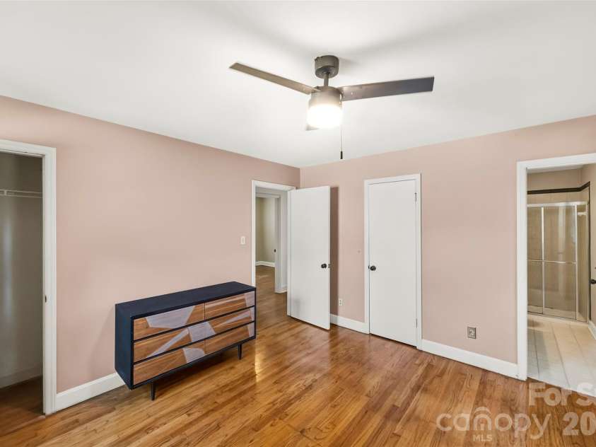 1830 Northbrook Drive, Charlotte, NC 28216.  MLS# CAR4401916, YatesRealty ID 36236. 