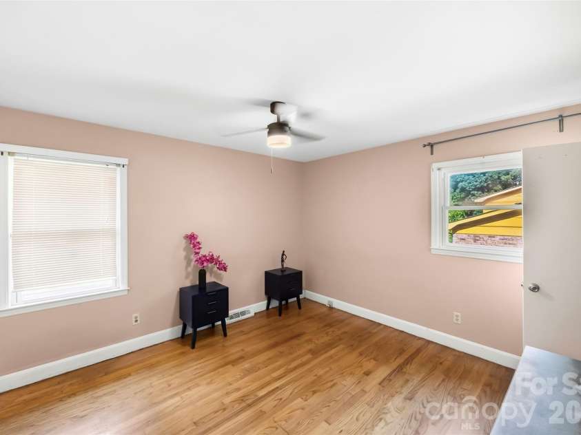 1830 Northbrook Drive, Charlotte, NC 28216.  MLS# CAR4401916, YatesRealty ID 36236. 