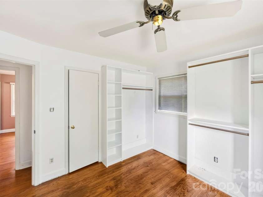 1830 Northbrook Drive, Charlotte, NC 28216.  MLS# CAR4401916, YatesRealty ID 36236. 