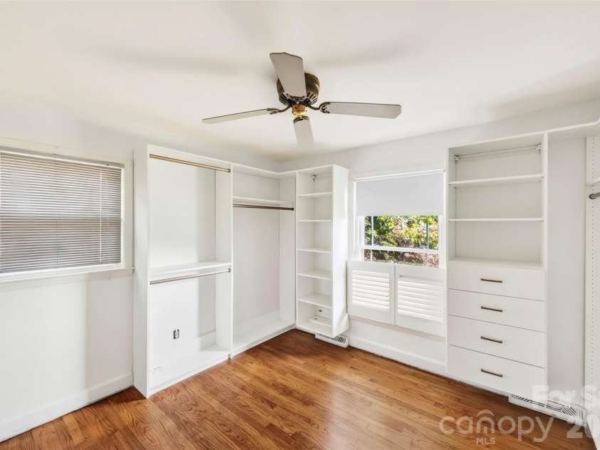 1830 Northbrook Drive, Charlotte, NC 28216.  MLS# CAR4401916, YatesRealty ID 36236. 