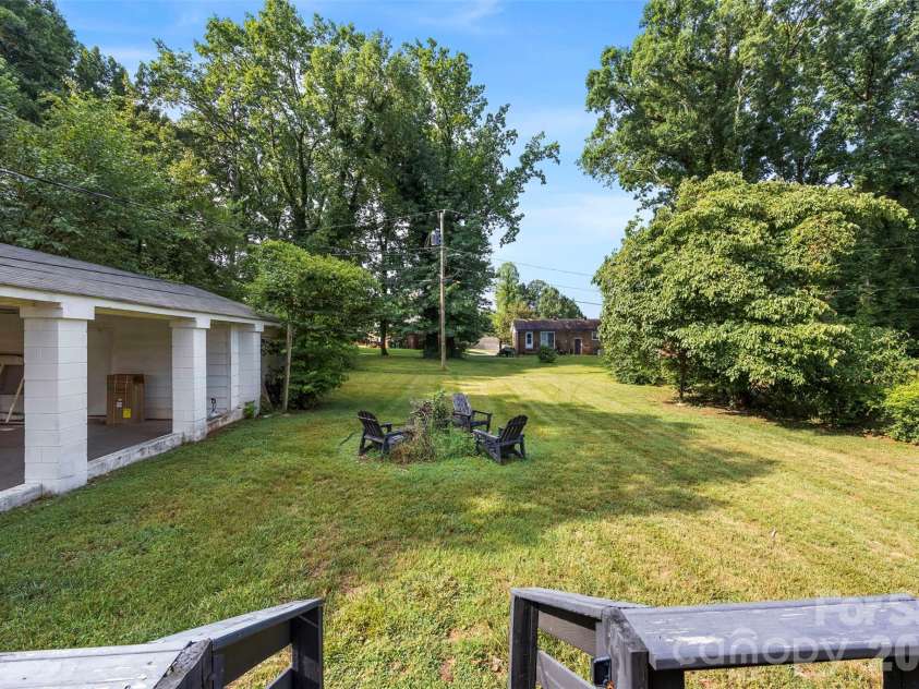 1830 Northbrook Drive, Charlotte, NC 28216.  MLS# CAR4401916, YatesRealty ID 36236. 