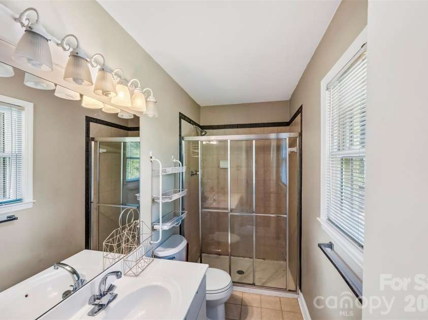 1830 Northbrook Drive, Charlotte, NC 28216.  MLS# CAR4401916, YatesRealty ID 36236. Ensuite.