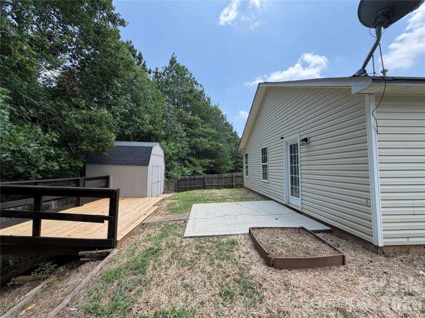 4160 Broadstairs Drive, Concord, NC 28025.  MLS# CAR4394369, YatesRealty ID 36237. 