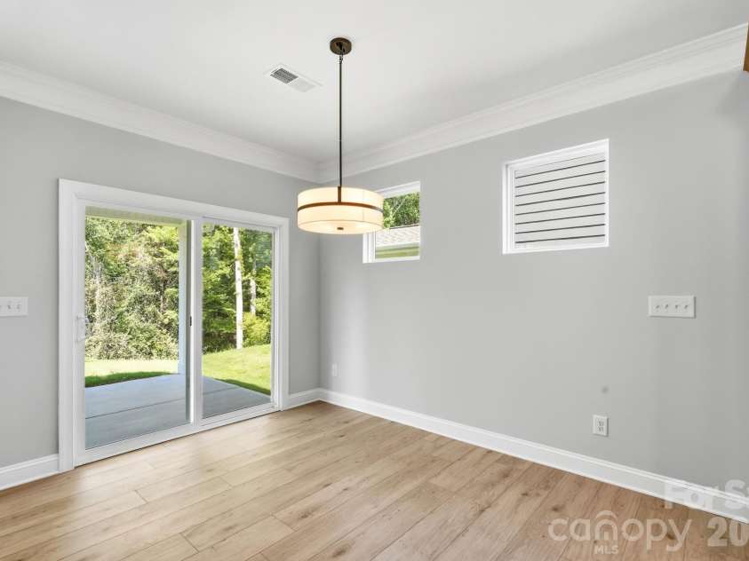 13115 Foxberry Road, Charlotte, NC 28213.  MLS# CAR4335861, YatesRealty ID 36240. Breakfast Area