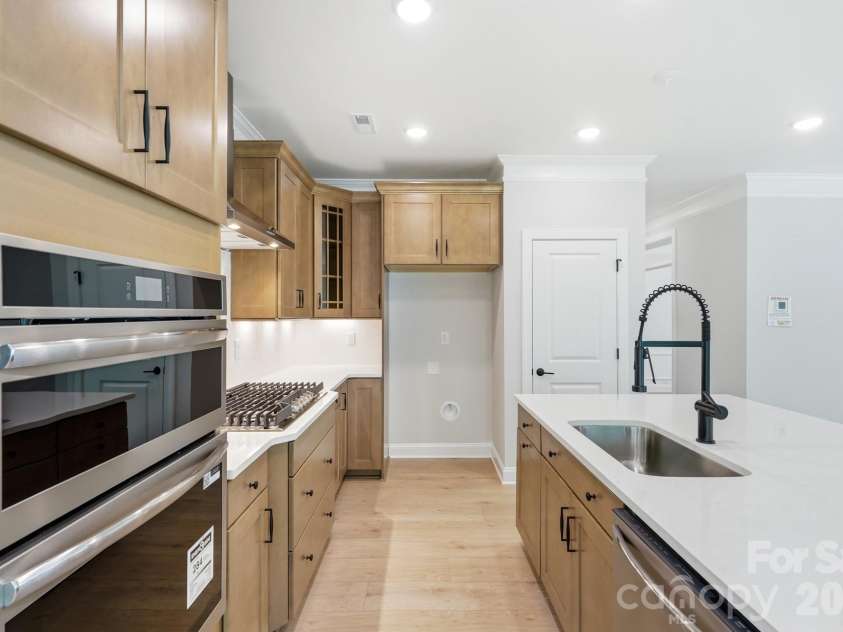 13115 Foxberry Road, Charlotte, NC 28213.  MLS# CAR4335861, YatesRealty ID 36240. Kitchen
