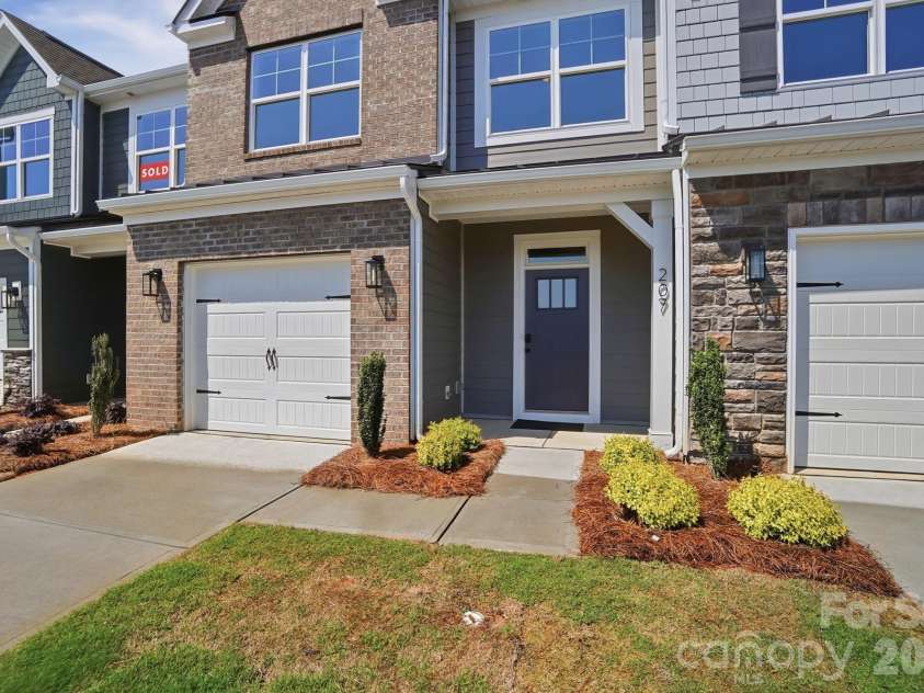 207 Viburnum Road, Waxhaw, NC 28173.  MLS# CAR4368137, YatesRealty ID 36241. 
