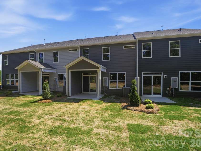 207 Viburnum Road, Waxhaw, NC 28173.  MLS# CAR4368137, YatesRealty ID 36241. 