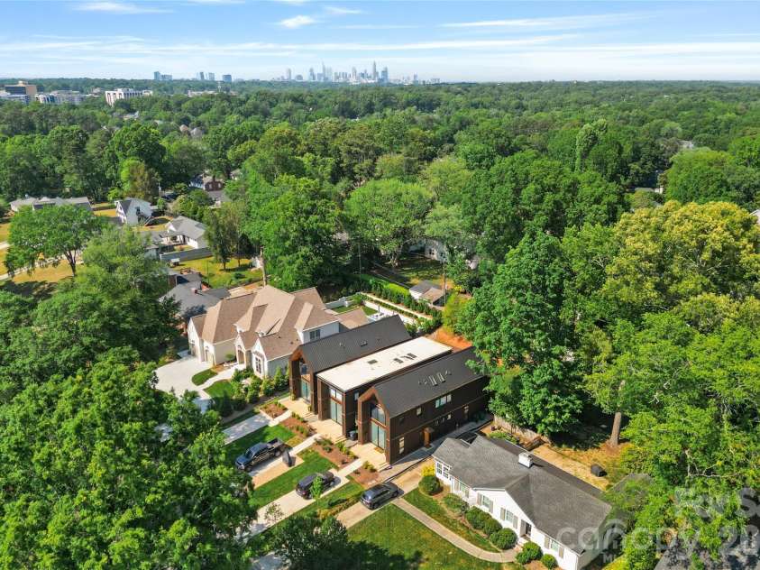 5447 Topping Place, Charlotte, NC 28209.  MLS# CAR4387538, YatesRealty ID 36246. 10 miles