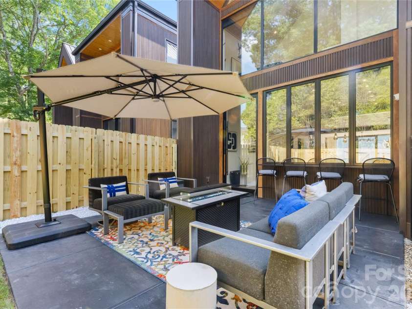 5447 Topping Place, Charlotte, NC 28209.  MLS# CAR4387538, YatesRealty ID 36246. Extended Patio