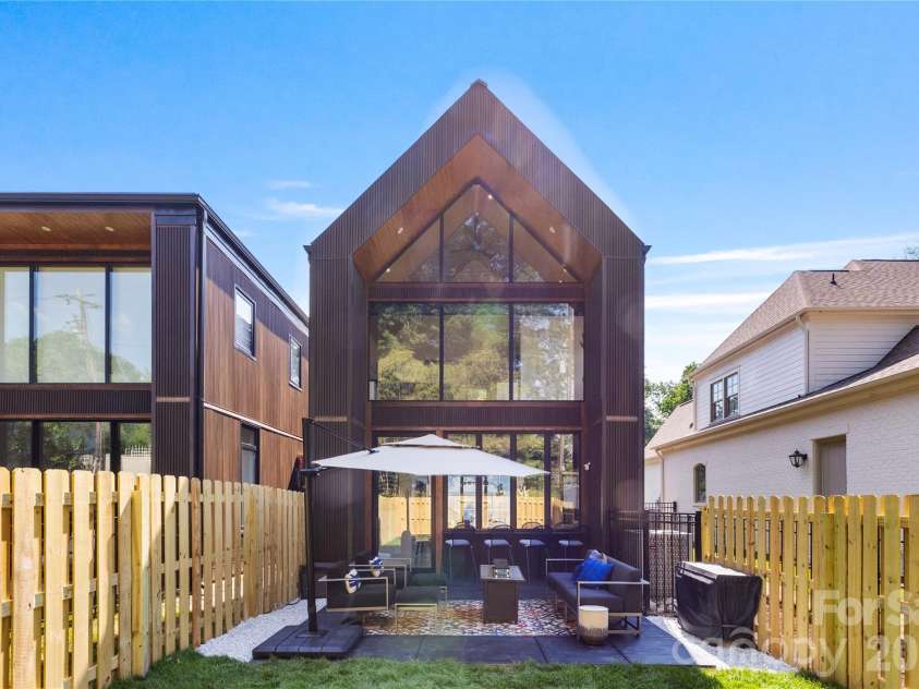 5447 Topping Place, Charlotte, NC 28209.  MLS# CAR4387538, YatesRealty ID 36246. Fenced Backyard