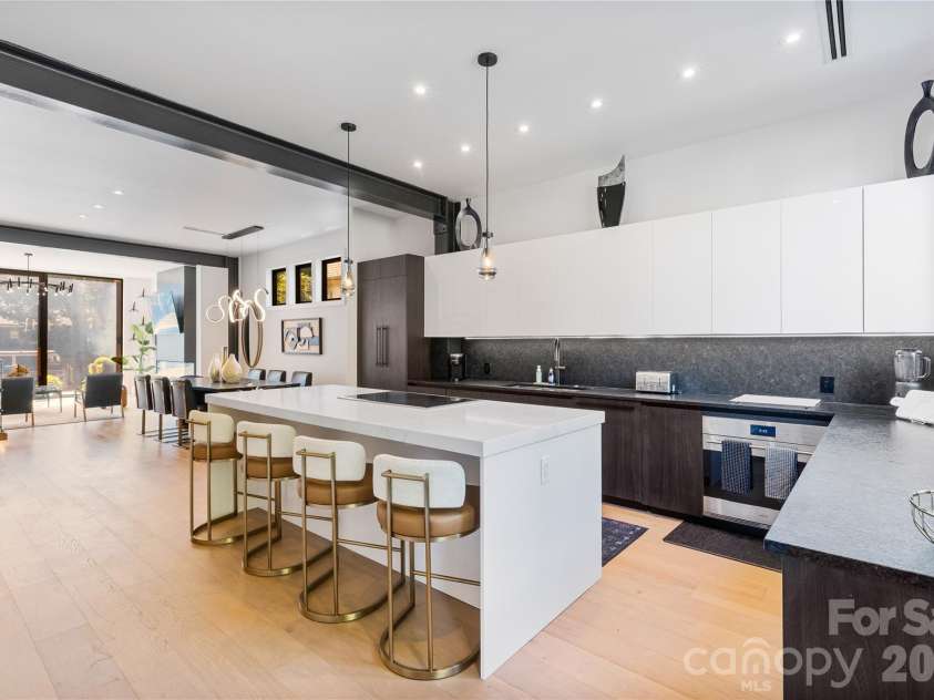 5447 Topping Place, Charlotte, NC 28209.  MLS# CAR4387538, YatesRealty ID 36246. Large Island