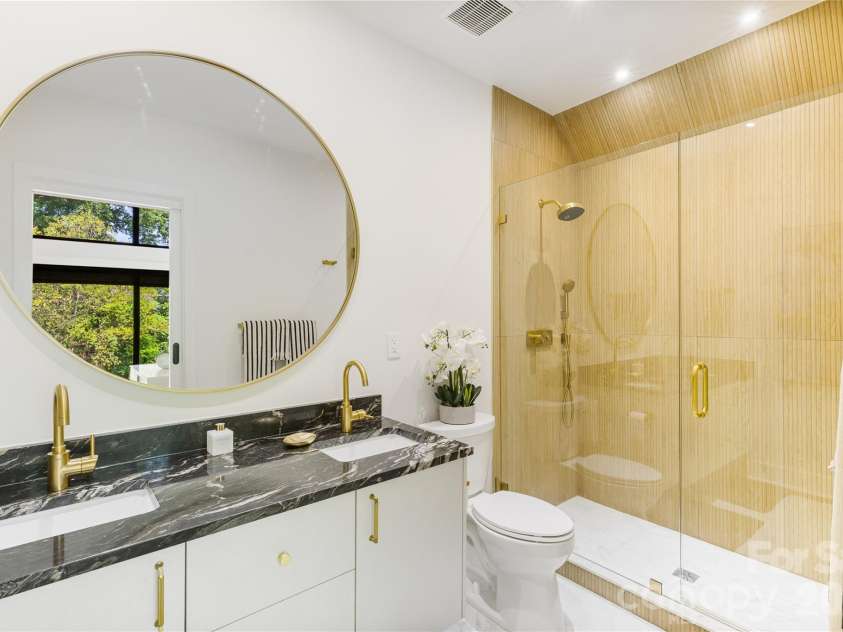 5447 Topping Place, Charlotte, NC 28209.  MLS# CAR4387538, YatesRealty ID 36246. Master Bath