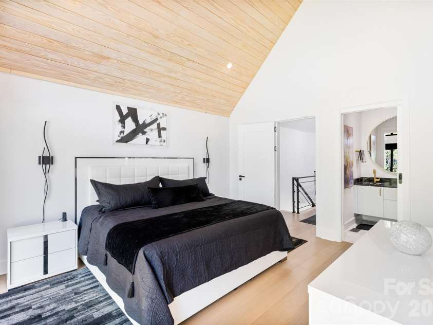 5447 Topping Place, Charlotte, NC 28209.  MLS# CAR4387538, YatesRealty ID 36246. Master Bedroom