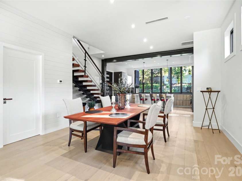 5447 Topping Place, Charlotte, NC 28209.  MLS# CAR4429089, YatesRealty ID 36246. 